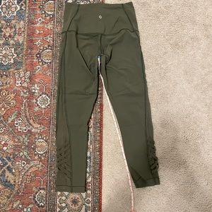 Lululemon crops 21”